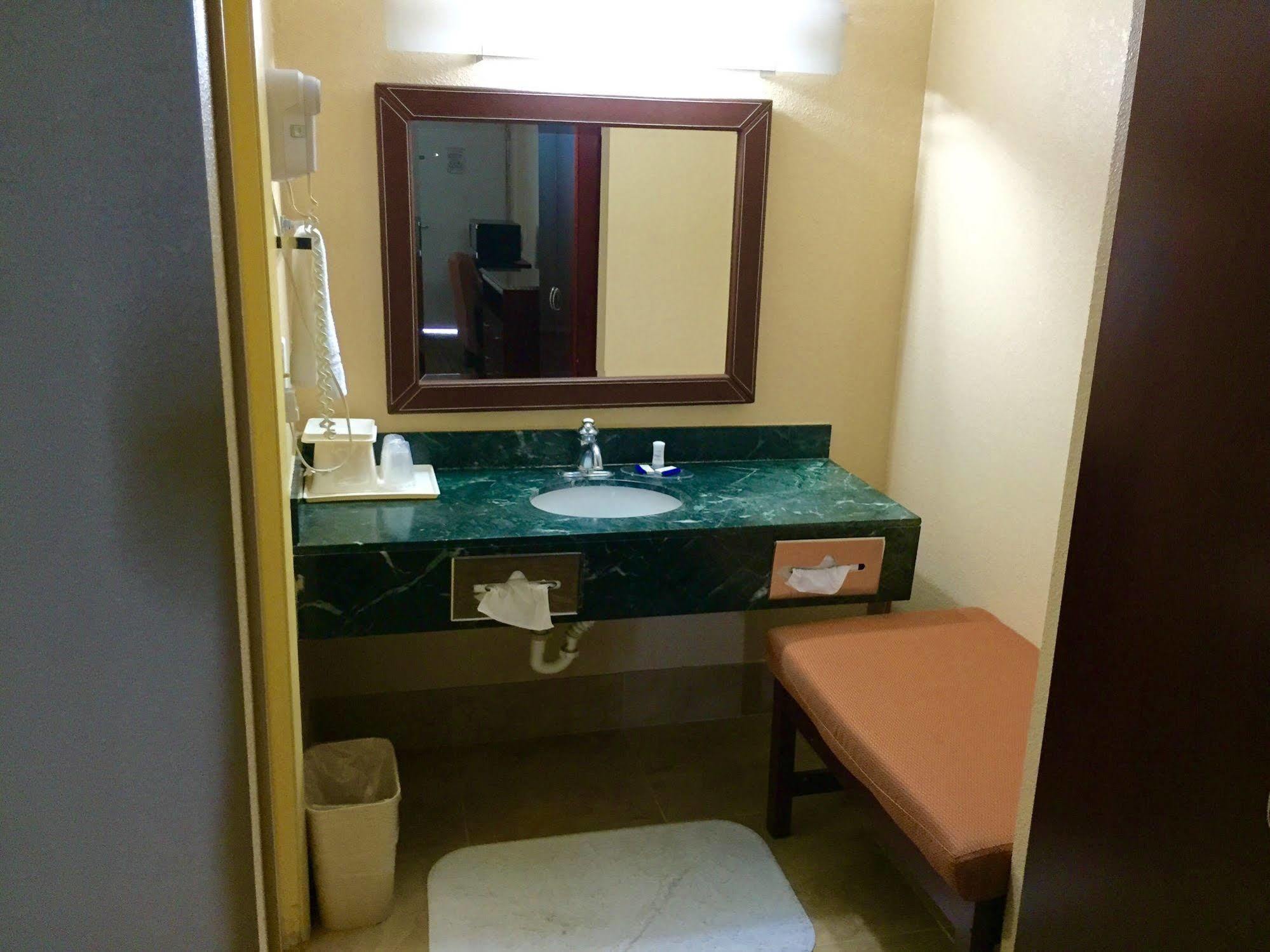 Rodeway Inn Bushnell Ngoại thất bức ảnh